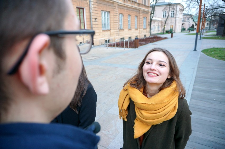 "W cztery oczy na Litewskim". Zatrzymali się, by popatrzeć na drugiego człowieka (ZDJĘCIA)