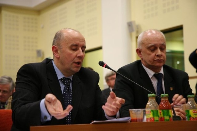 Cezary Cieślukowski (z lewej) i Jarosław Dworzański na jednym z posiedzeń zarządu województwa