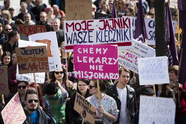 Protest przeciwko projektowi zakazu aborcji w Krakowie.