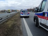 Wypadek na trasie S7 pod Białobrzegami. Kierowca z Pomorza wjechał w barierki