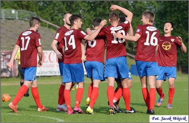 Piłkarze Gwardii Koszalin wygrali na wyjeździe z Jarotą Jarocin i są jedyną niepokonaną drużyną w grupie II trzeciej ligi