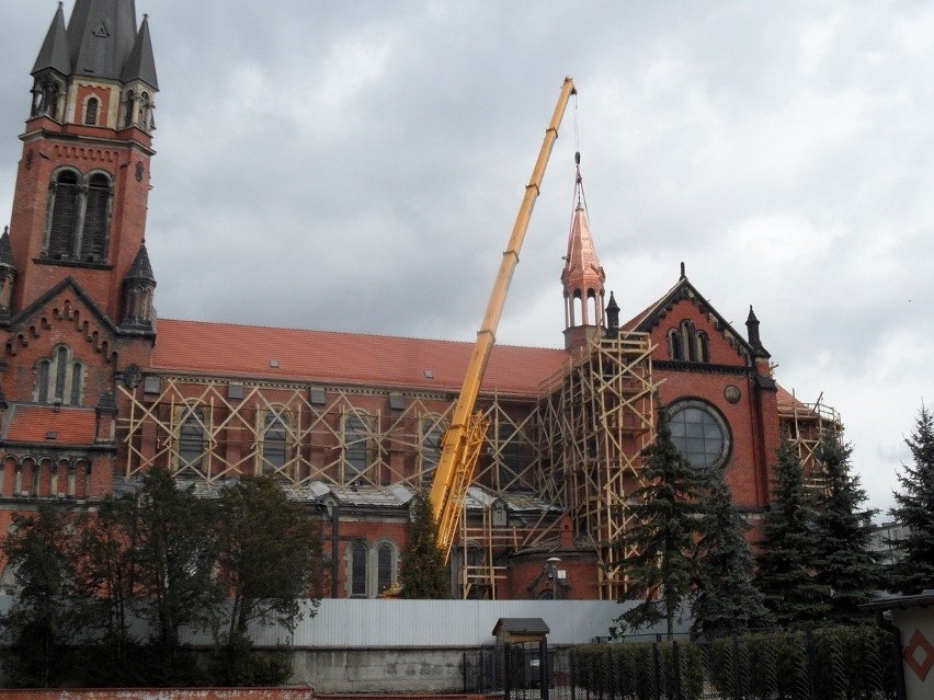 Katedra w Sosnowcu ma nową wieżyczkę [NOWE WIDEO, ZDJĘCIA] Zobacz montaż