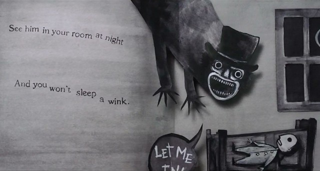 "Babadook"reż. Jennifer Kent, 2014Matkę i jej sześcioletniego synka nawiedza nocami dziwaczny, tajemniczy stwór. Czy dziwne zjawisko jest realne, czy może jest wynikiem pogłębiającej się alienacji i psychozy bohaterów?