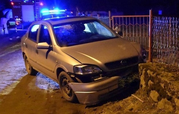 Guzki. Tragiczny wypadek w gminie Biała Piska. Kierowca opla uderzył w słup i zginął na miejscu 