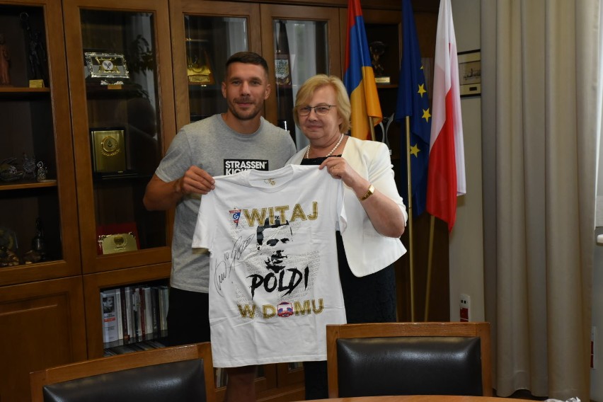 Łukasz Podolski w czwartek oficjalnie zostanie piłkarzem...