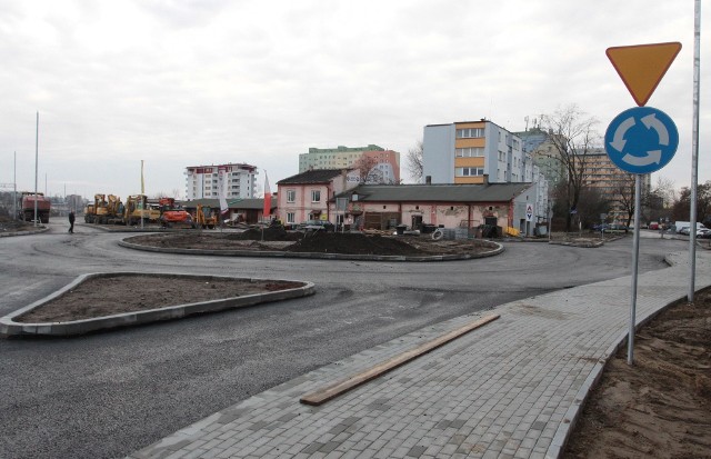 Rondo u zbiegu ulic Szklanej i Żeromskiego ma być otwarte dla ruchu w sobotę 15 grudnia.