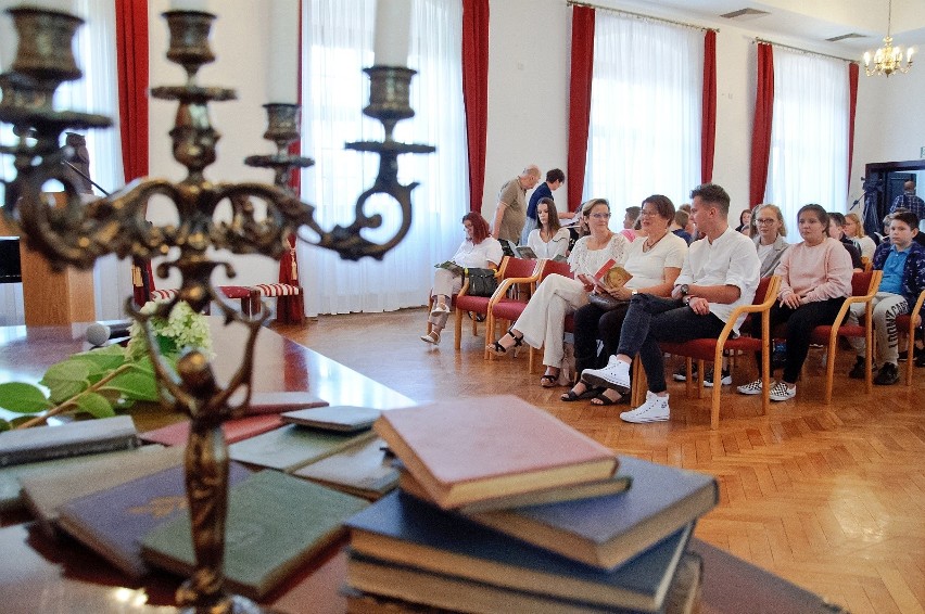 W Miejskiej i Powiatowej Bibliotece Publicznej w Brodnicy zorganizowano akcję Narodowe Czytanie