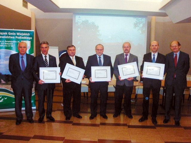 Certyfikat odebrał wójt Korycina Mirosław Lech (drugi z lewej)
