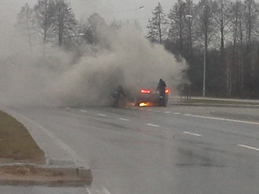 Pożar BMW na ul. Sulika w Białymstoku