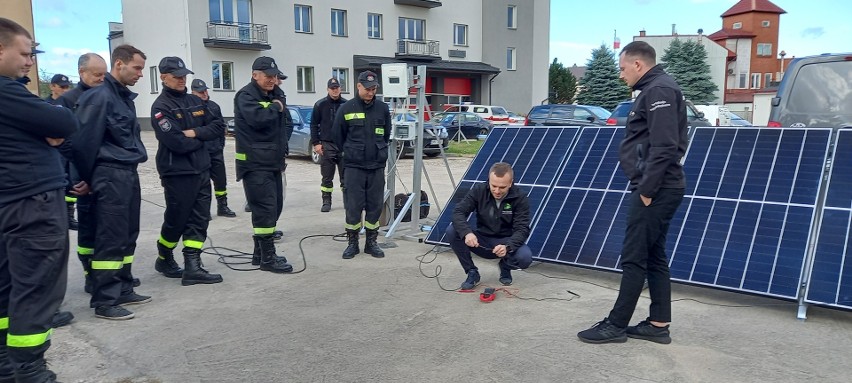 Strażacy z regionu uczyli się jak gasić panele...