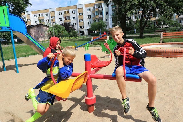 Plac zabaw przy ulicy Hurynowicz zmienił się dzięki budżetowi obywatelskiemu. Teraz zostanie jeszcze rozbudowany, z tego samego źródła
