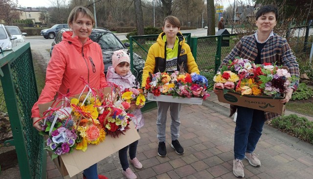 Stroiki dostarczyła Anna Kopeć (pierwsza z prawej) z kwiaciarni Czerwone Korale. Więcej na kolejnych zdjęciach