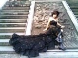 Czarna sukienka najlepsza na ślub. Tak ubiera się nowoczesna panna młoda. 