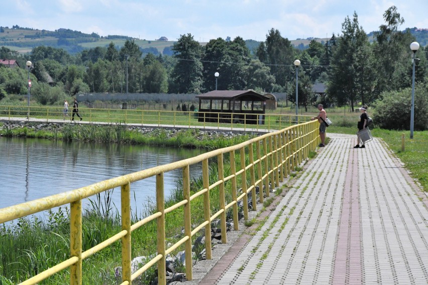 Piękny zalew w Wilkowie przyciąga. Zobacz wypoczywających w wodzie i na plaży [DUŻO ZDJĘĆ]