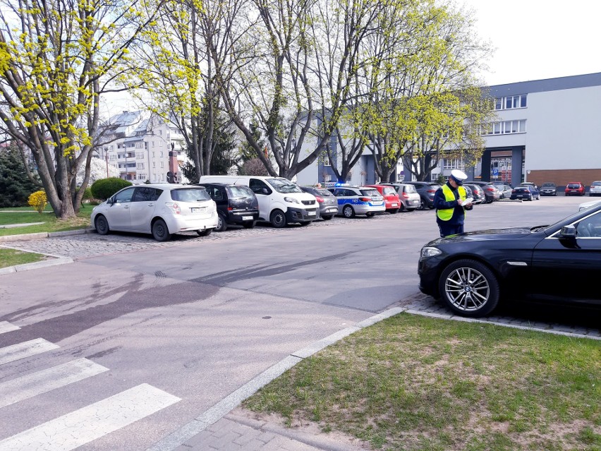 Wypadek w Ostrołęce. Przy ul. Fieldorfa "Nila" doszło do potrącenia rowerzysty. 29.04.2022