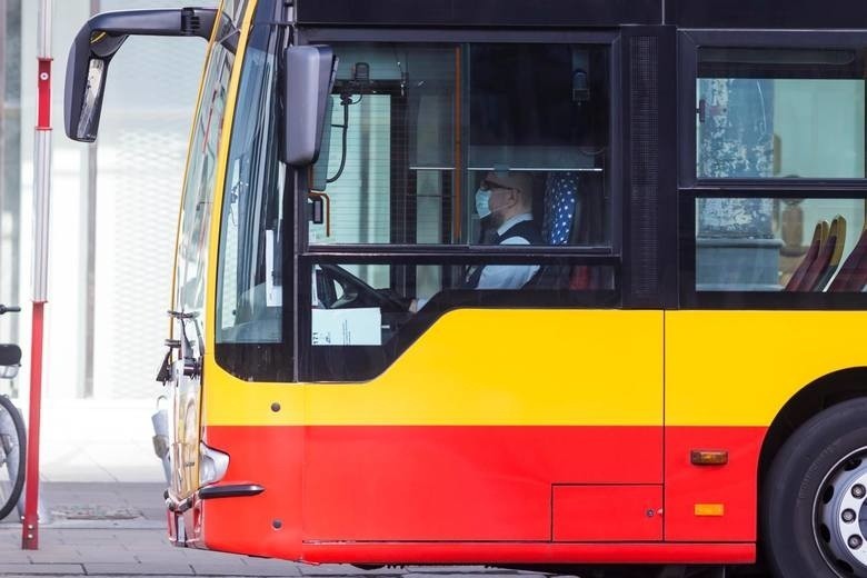 Nie określono rodzaju maseczki, jaka miałaby być używana do...