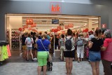 Tarnów. Klienci nie mogli się doczekać otwarcia sklepu KiK w Centrum Handlowym Max w Tarnowie. Kusiły ich rabaty i niespodzianki [ZDJĘCIA]
