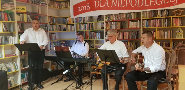 Ostatnim  wydarzeniem przygotowanym przez pracowników biblioteki w Obrazowie był  koncert pieśni patriotycznej "Muzyka dla Niepodległej",  gdyż muzyka była i jest ważnym spoiwem naszej kultury