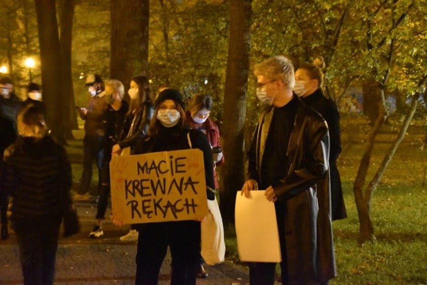 Nowy Sącz. Strajk Kobiet zapowiada protesty aż do skutku. Na sądeckie ulice wyszło nawet 2 tys. osób