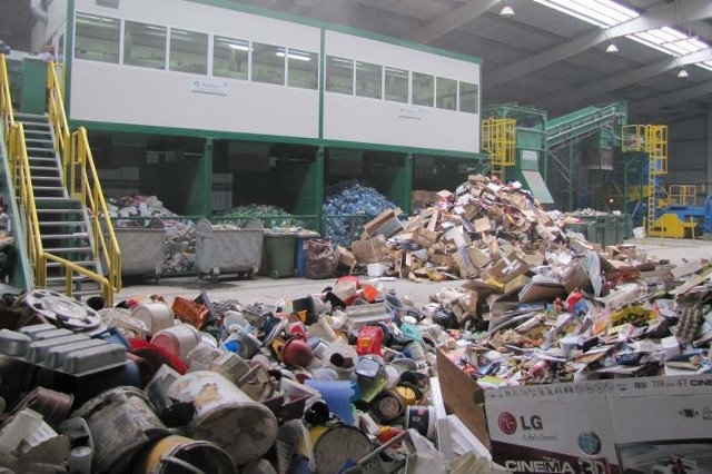 Większość śmieci z terenu powiatu trafiać będzie do Regionalnego Centrum Gospodarki Odpadami w Domaszkowicach.