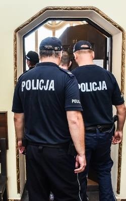 Policja zatrzymała dwóch mężczyzn: 45-letniego mieszkańca gminy Kowalewo Pomorskie oraz jego 24-letniego syna.