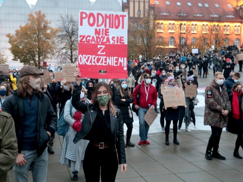  "Nie poddamy się". Kolejny dzień protestów na ulicach Szczecina - 31.10.2020