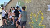 W Wieniawie koło Przysuchy powstał niecodzienny mural. Tworzy go miejscowa młodzież (ZDJĘCIA)