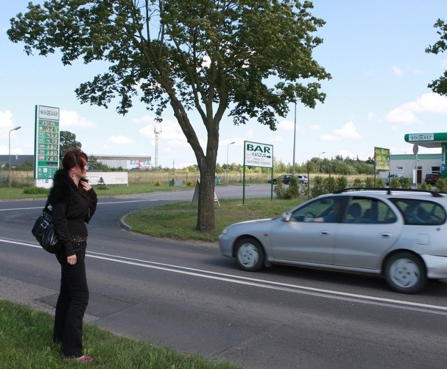 Piesi mają problem z przejściem na drugą stronę ulicy Kaszubskiej. 