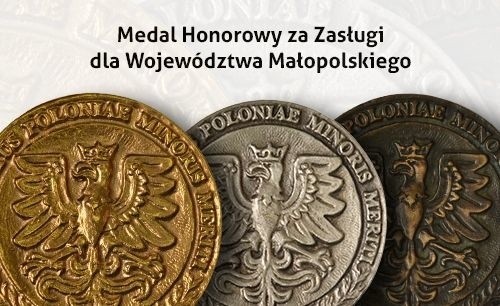 Złote medale za zasługi dla województwa małopolskiego dla Apoloniusza Tajnera i biskupa Tadeusza Pieronka