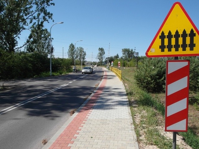 Kolejny odcinek drogi powiatowej w Kunowie uzyskał nowe oblicze.