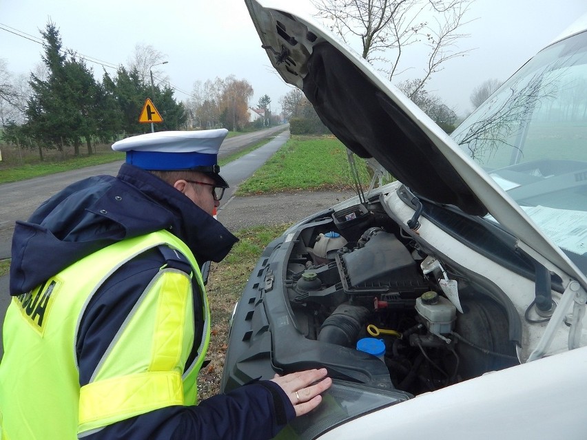 Radziejowscy policjanci sprawdzili, kto nas truje, jeżdżąc niesprawnymi samochodami po drogach powiatu