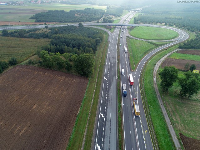 Rozbudowa odcinka A4 z Wrocławia do Tarnowa (337 kilometrów) ma kosztować 27 miliardów złotych.