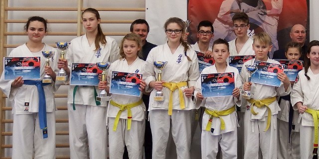  Zawodniczki i zawodnicy Tarnobrzeskiego Klubu Kyokushin Karate udanie startowali w Turnieju Karate w Jaśle.