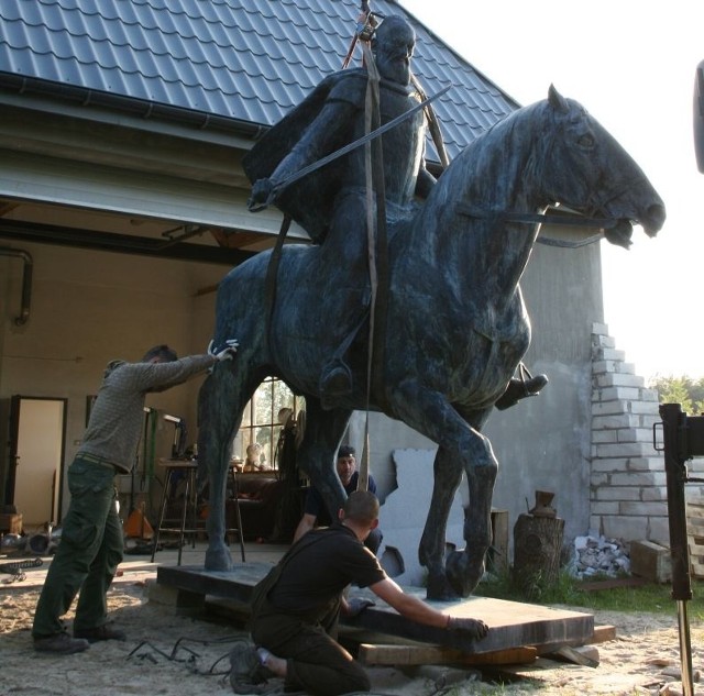 Figura odlana w pracowni Waldemara Górnickiego jest już gotowa. 