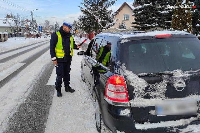 Policjanci z kłobuckiej drogówki zatrzymali kierowcę, który prowadził pod wpływem narkotyków