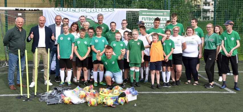 Dzieci z Radomiak Futbol Plus otrzymały nowy sprzęt sportowy. Zobacz zdjęcia