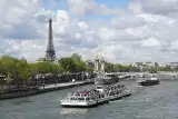 Mer Paryża nie boi się kąpieli w Sekwanie. Czy rzeka nadaje się na igrzyska?