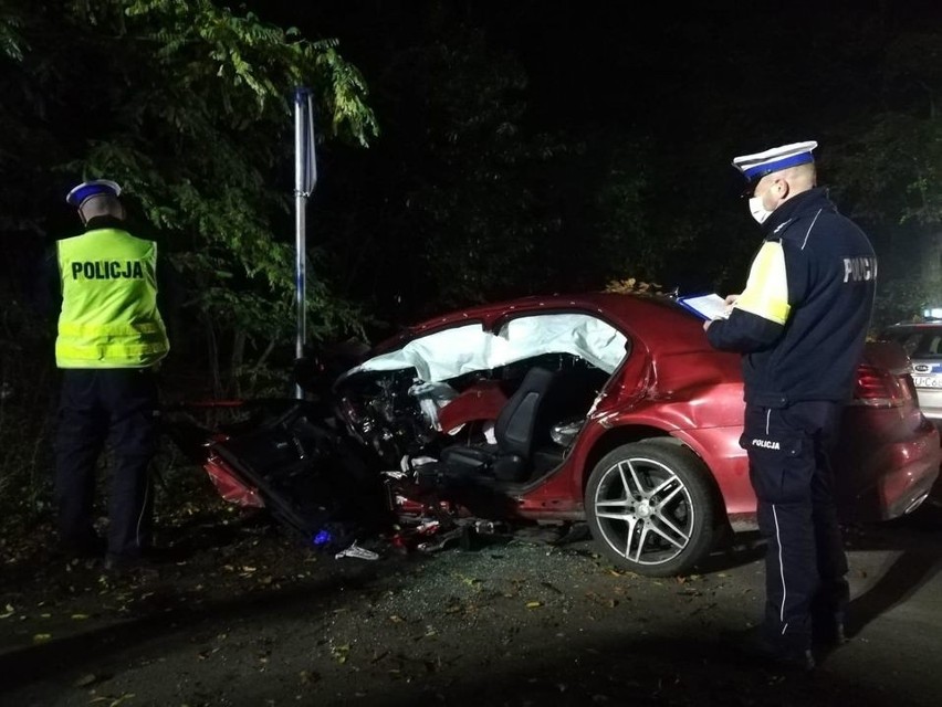 45-letni kierowca zginął na miejscu po tym, jak z nieznanych...