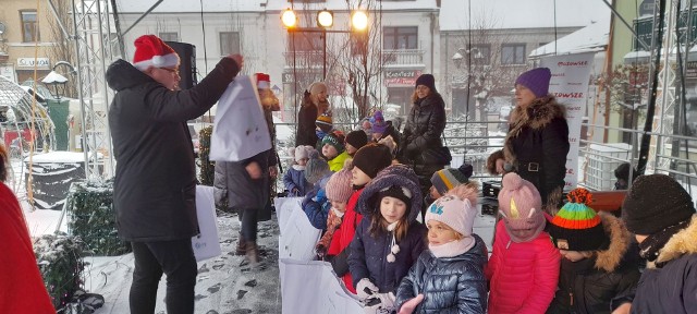 Jarmark w Iłży przyciągnął wielu mieszkańców.