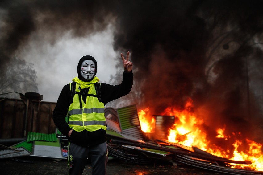 Protest "żółtych kamizelek" i zamieszki w Paryżu 1.12