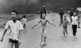 Uwieczniono ją na słynnym zdjęciu z Wietnamu. Teraz "Napalm Girl" pomaga ukraińskim uchodźcom 
