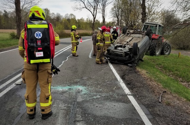 Dzisiaj (5.05.2022 r.) po godzinie 7 doszło do wypadku na drodze krajowej nr 20, między Tuchomiem i Trzebiatkową.