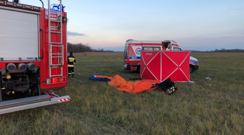 Śmiertelny wypadek motolotniarza w Oleśnicy. Nie żyje 33-letni mężczyzna [ZDJĘCIA]