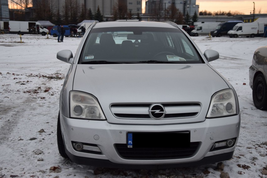 Opel Signum - rok produkcji 2003, z silnikiem 2.0 benzyna, o...