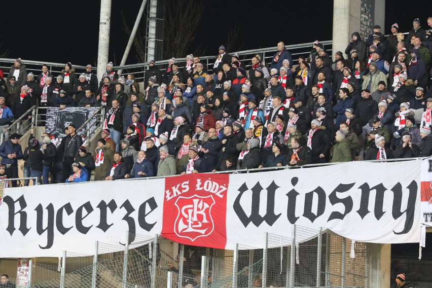 Korona - ŁKS. Kibice ŁKS na trybunach w Kielcach [ZDJĘCIA]