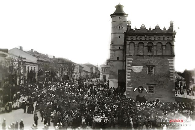 3 maja 1917 , Manifestację narodowa z okazji uchwalenia Konstytucji 3 Maja.