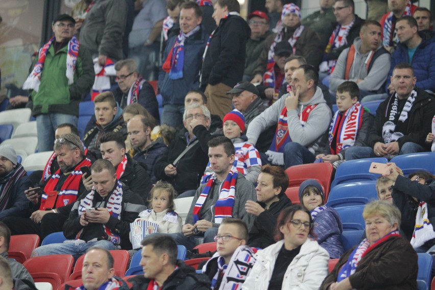 Górnik Zabrze - Śląsk Wrocław. Kibice odśpiewali hymn ZDJĘCIA KIBICÓW