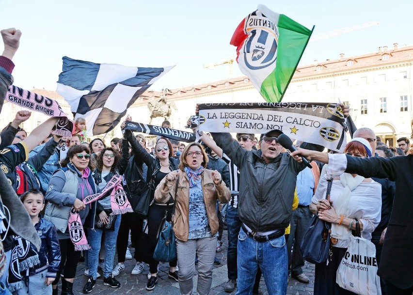 Fani Juventusu świętują zdobycie mistrzostwa Włoch