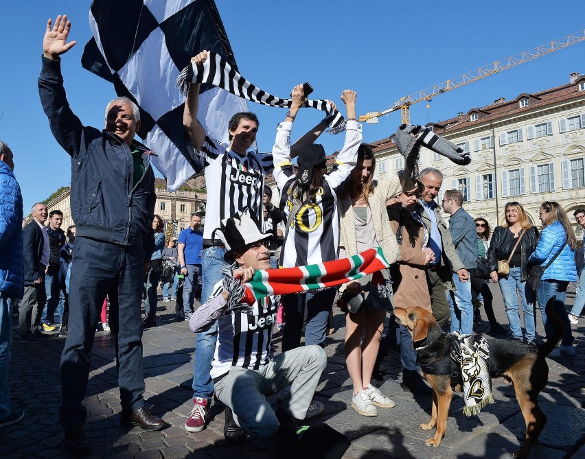 Fani Juventusu świętują zdobycie mistrzostwa Włoch