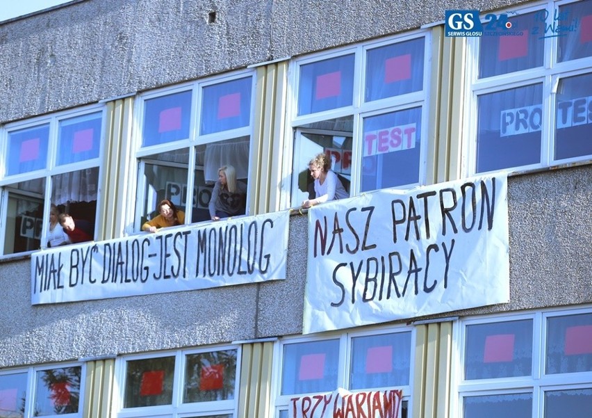 Protest nauczycieli w Szczecinie. Chcą liceum na prawobrzeżu 